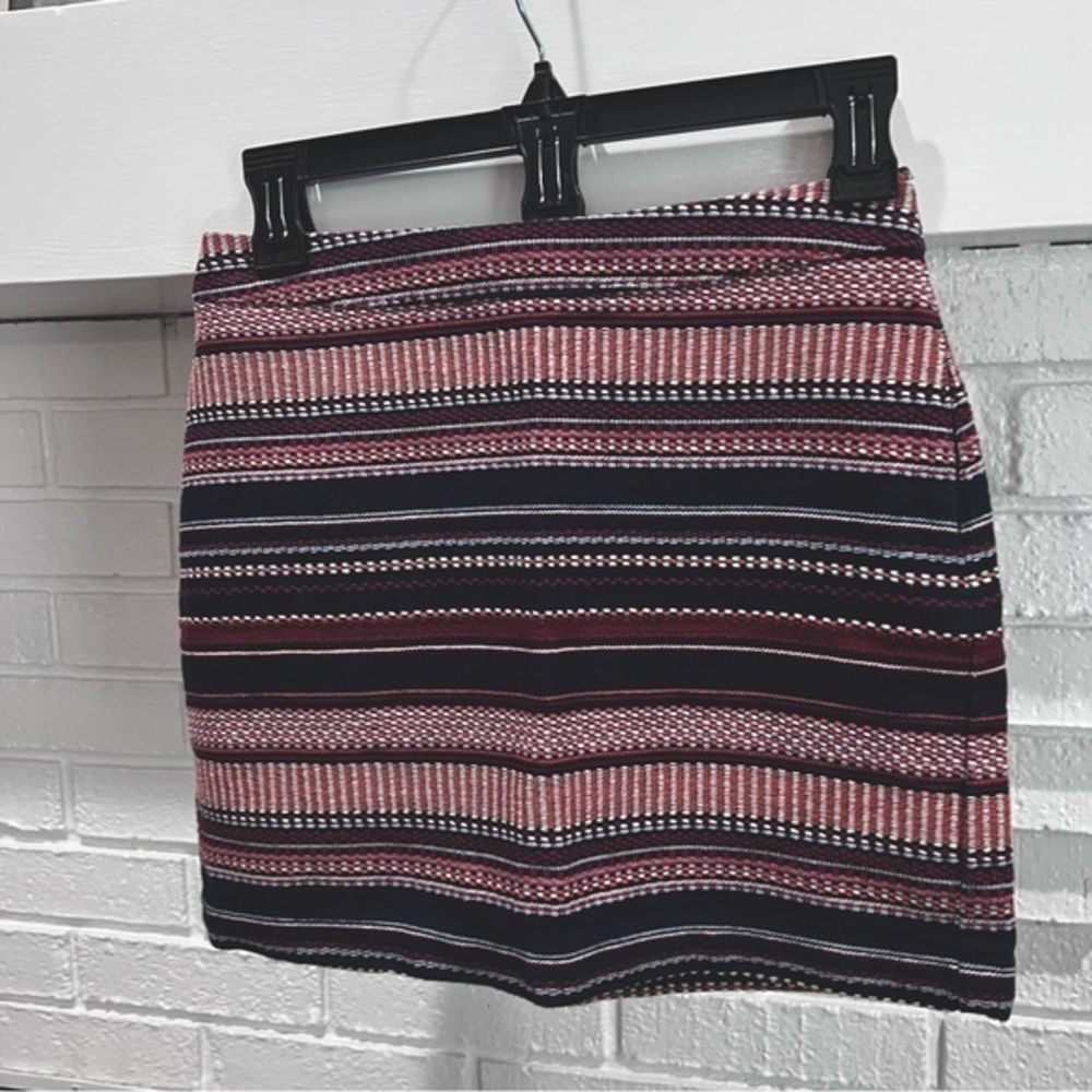 Hollister Boho Mini Knit Skirt Size 00. Super fun and colorful.❤️